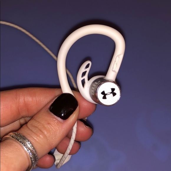 JBL/Under Armour wireless headphones - Picture 3 of 5